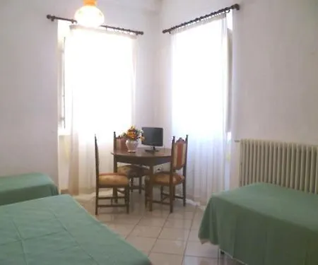 Ξενοδοχείο Ape Elbana 2*