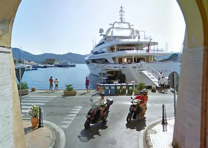 Ape Elbana Отель Портоферрайо