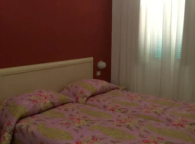 Ape Elbana Отель Портоферрайо