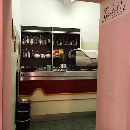 阿尔伯格阿佩艾尔巴纳酒店 2* 费拉约港